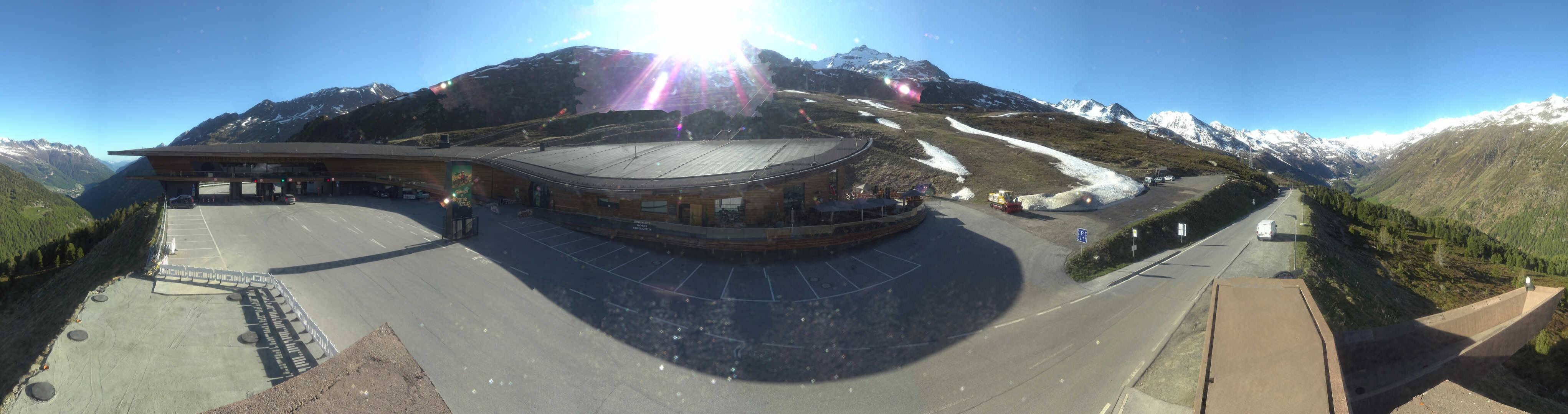 Archiv Foto Webcam Timmelsjoch: Mautstation Top Mountain Crosspoint
