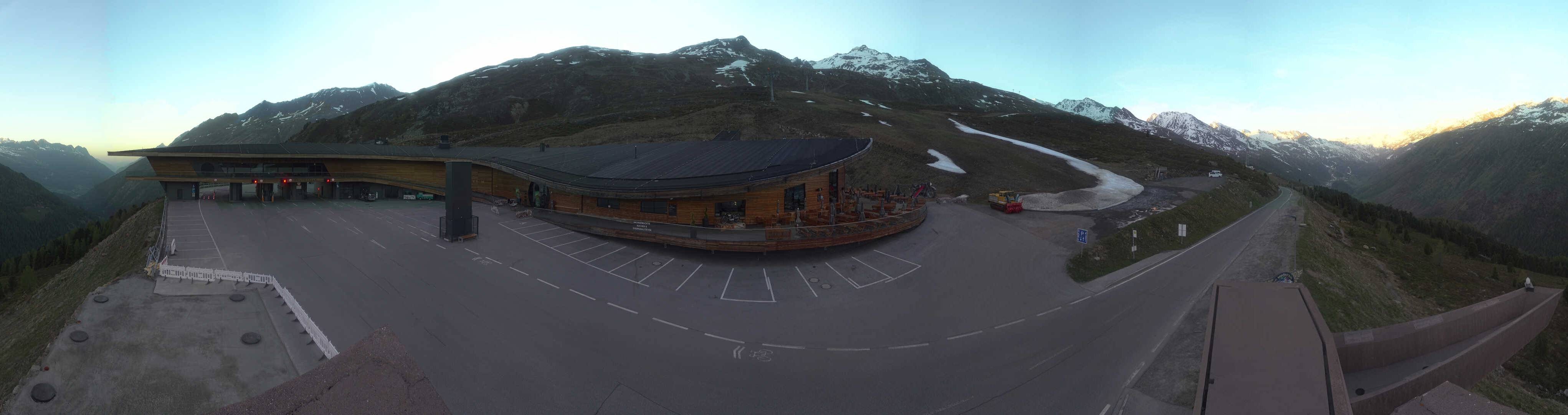 Archiv Foto Webcam Timmelsjoch: Mautstation Top Mountain Crosspoint