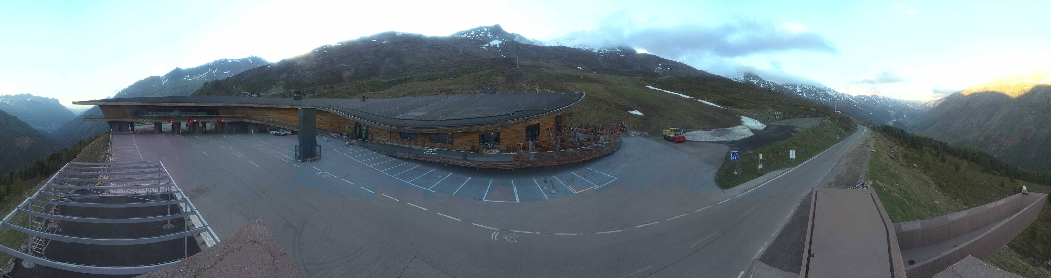 Archiv Foto Webcam Timmelsjoch: Mautstation Top Mountain Crosspoint