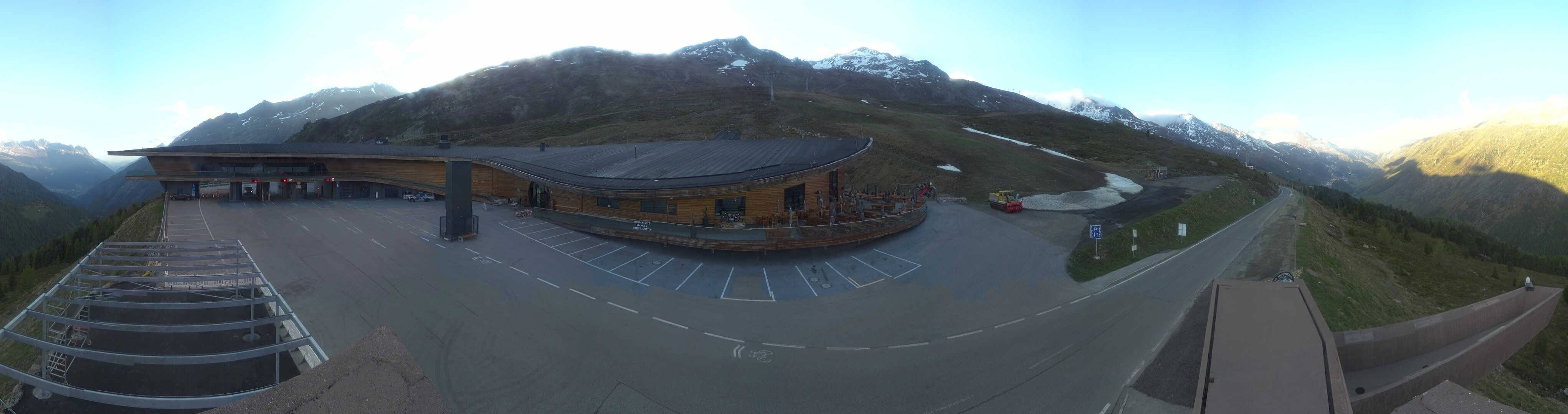 Archiv Foto Webcam Timmelsjoch: Mautstation Top Mountain Crosspoint