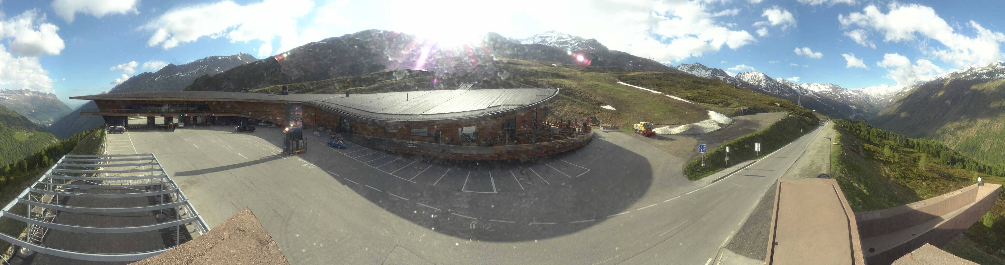 Archiv Foto Webcam Timmelsjoch: Mautstation Top Mountain Crosspoint