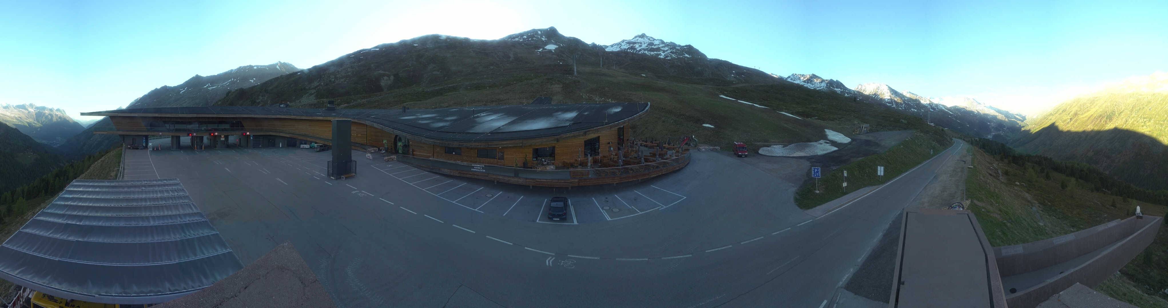 Archiv Foto Webcam Timmelsjoch: Mautstation Top Mountain Crosspoint