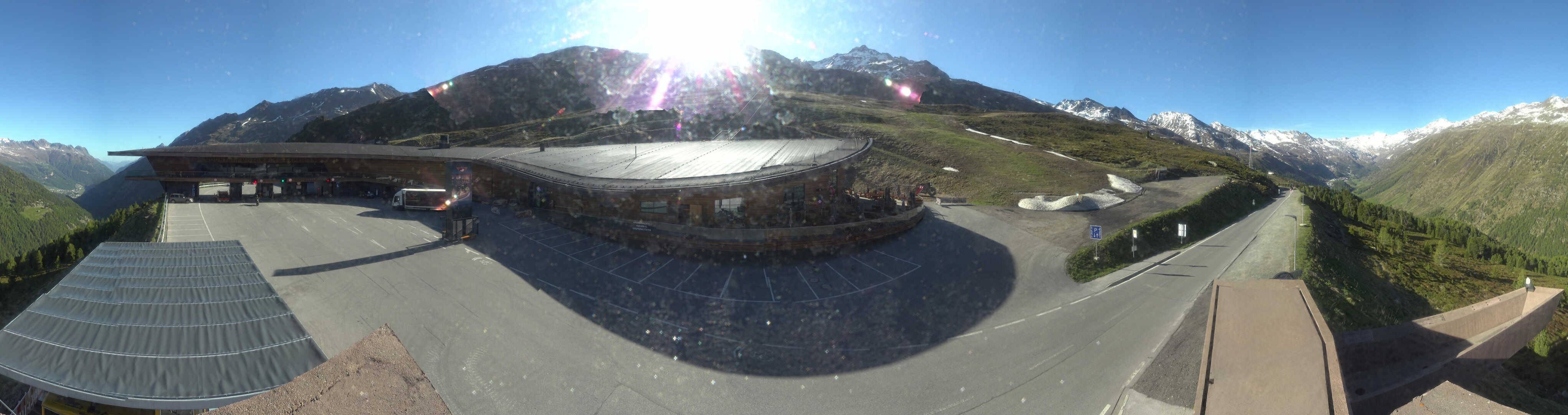 Archiv Foto Webcam Timmelsjoch: Mautstation Top Mountain Crosspoint