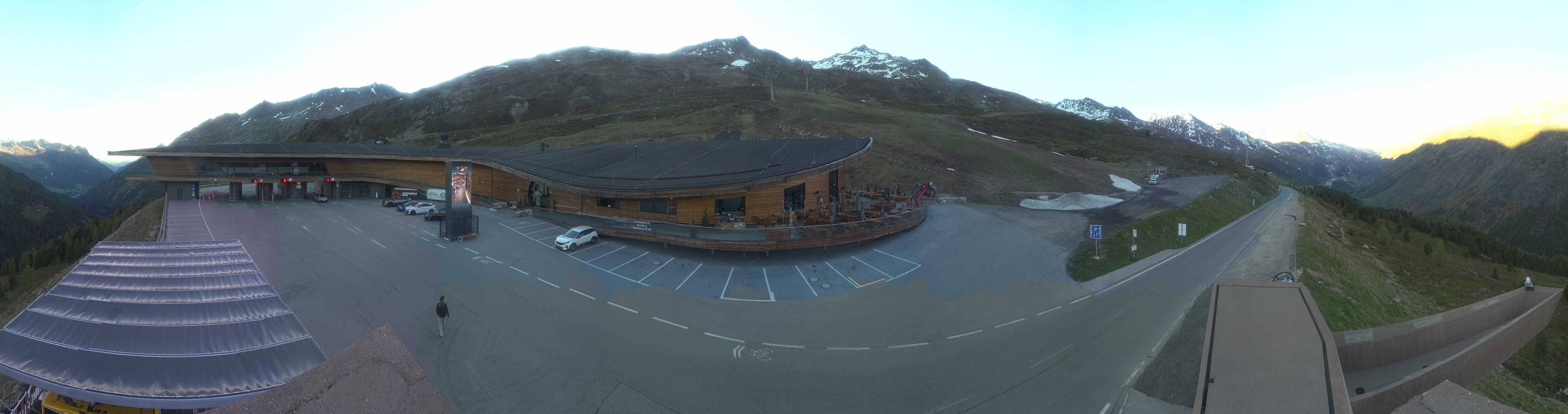 Archiv Foto Webcam Timmelsjoch: Mautstation Top Mountain Crosspoint