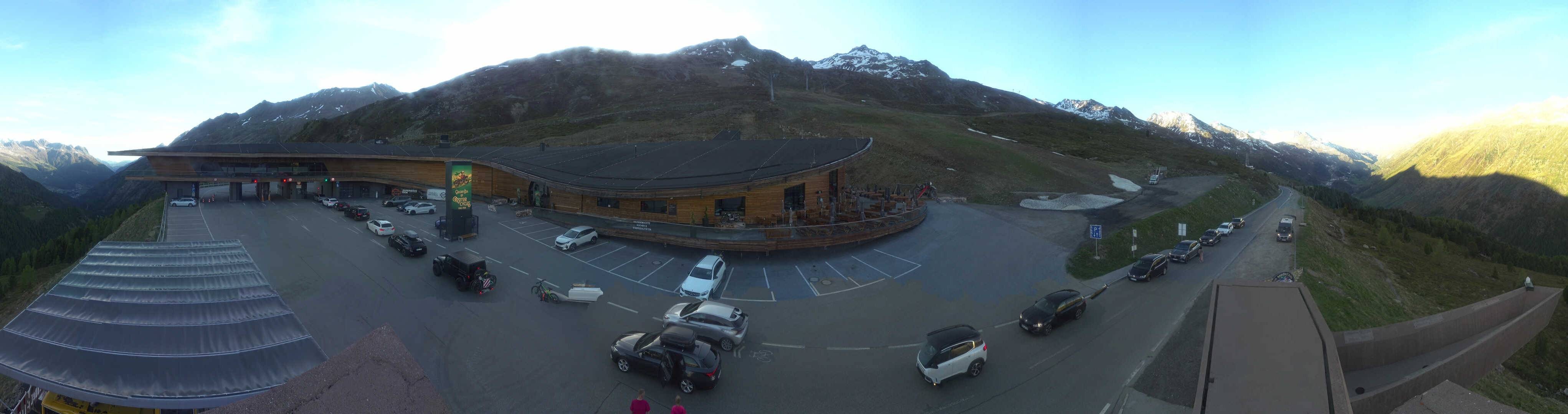 Archiv Foto Webcam Timmelsjoch: Mautstation Top Mountain Crosspoint
