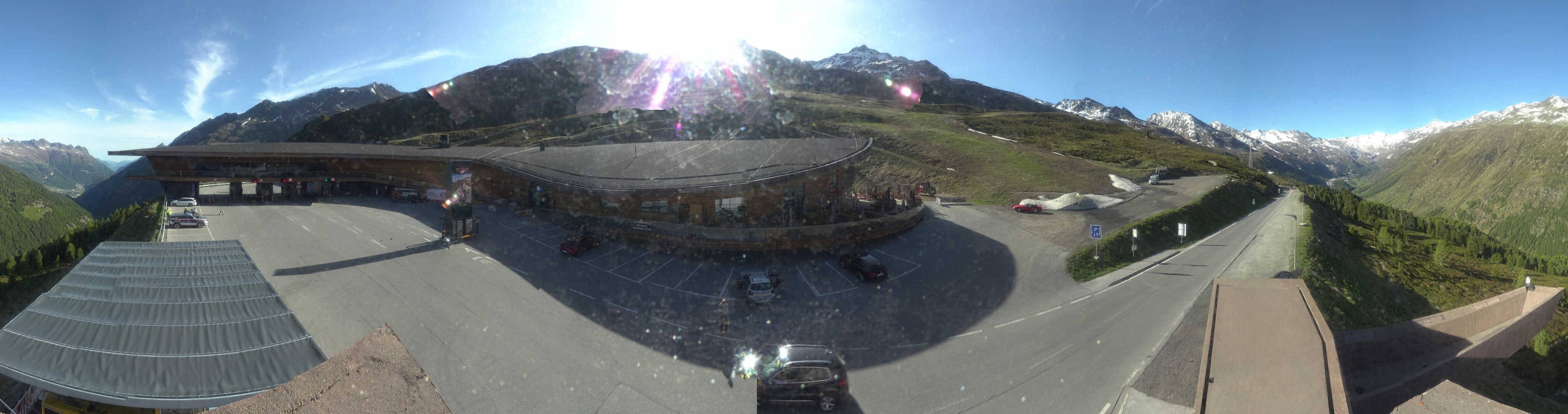Archiv Foto Webcam Timmelsjoch: Mautstation Top Mountain Crosspoint