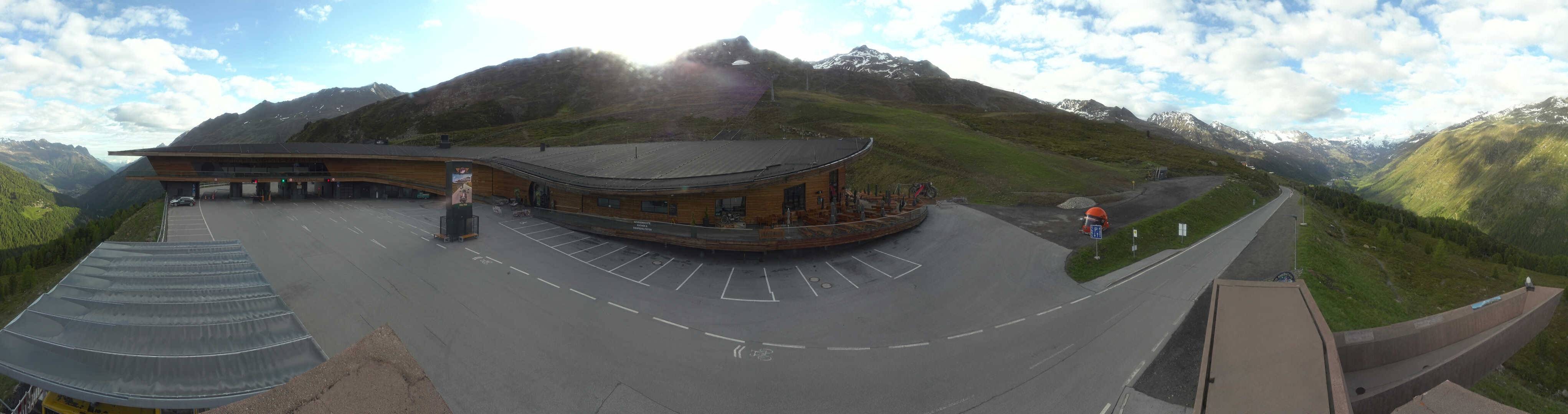 Archiv Foto Webcam Timmelsjoch: Mautstation Top Mountain Crosspoint