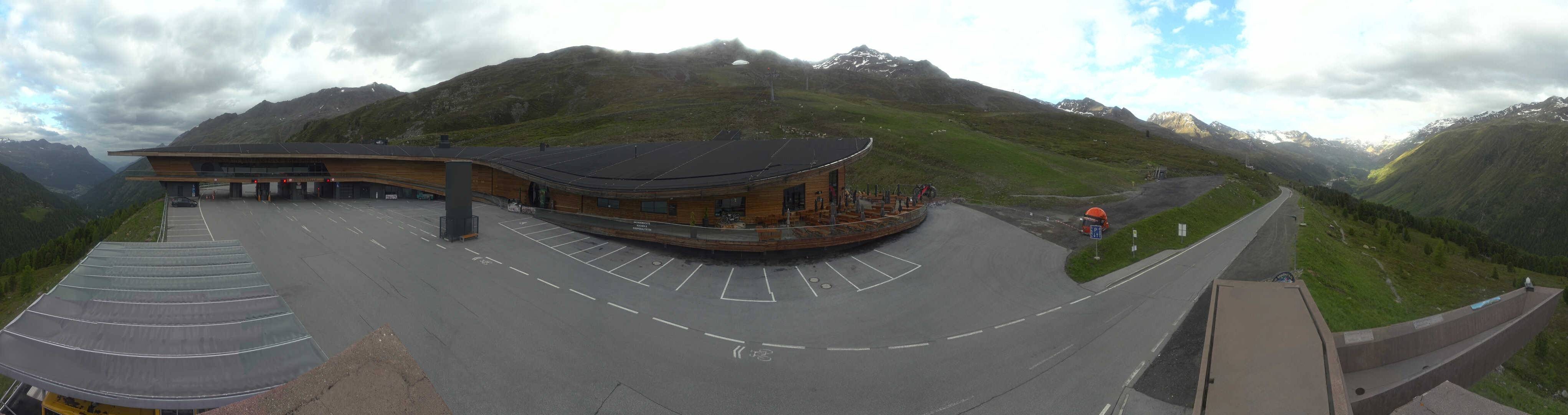 Archiv Foto Webcam Timmelsjoch: Mautstation Top Mountain Crosspoint