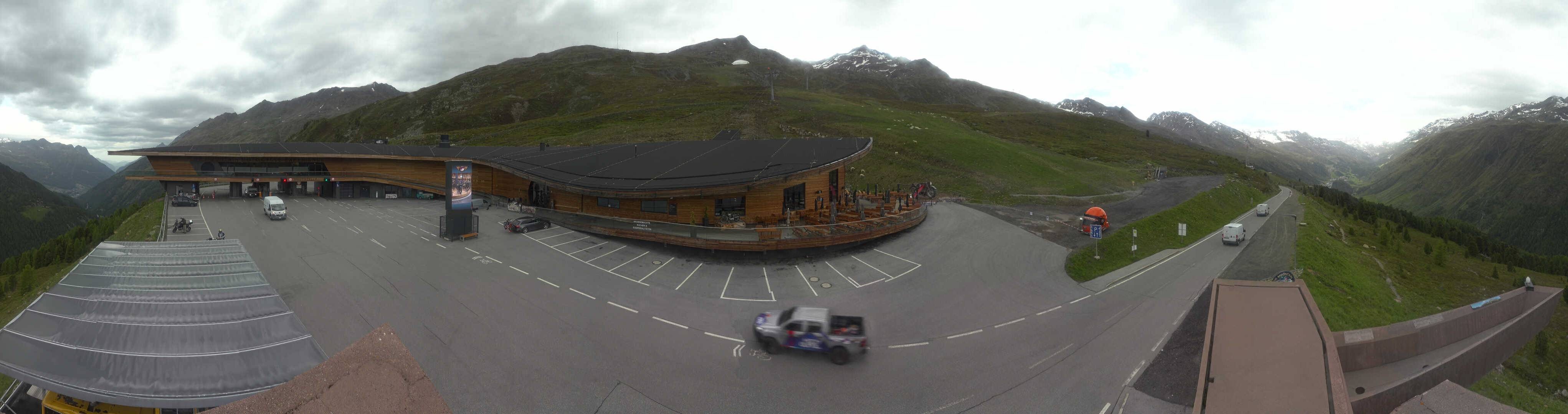 Archiv Foto Webcam Timmelsjoch: Mautstation Top Mountain Crosspoint