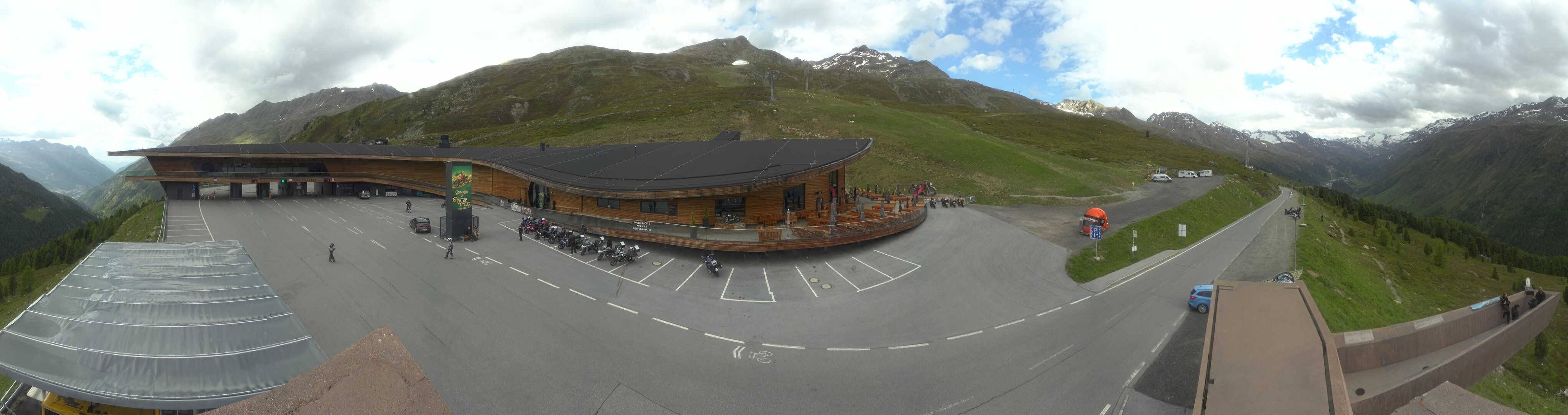 Archiv Foto Webcam Timmelsjoch: Mautstation Top Mountain Crosspoint