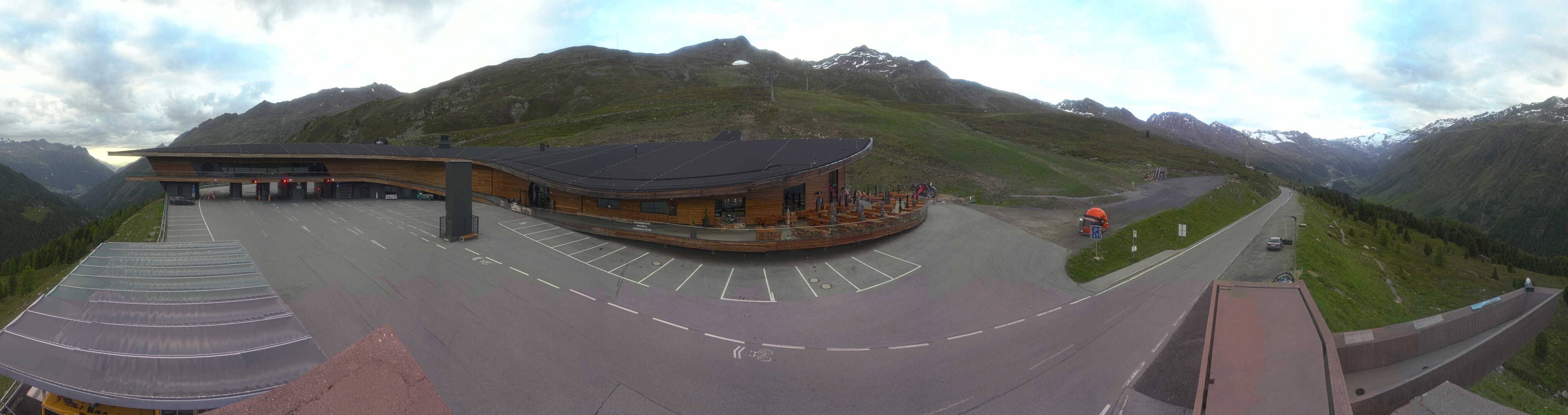 Archiv Foto Webcam Timmelsjoch: Mautstation Top Mountain Crosspoint