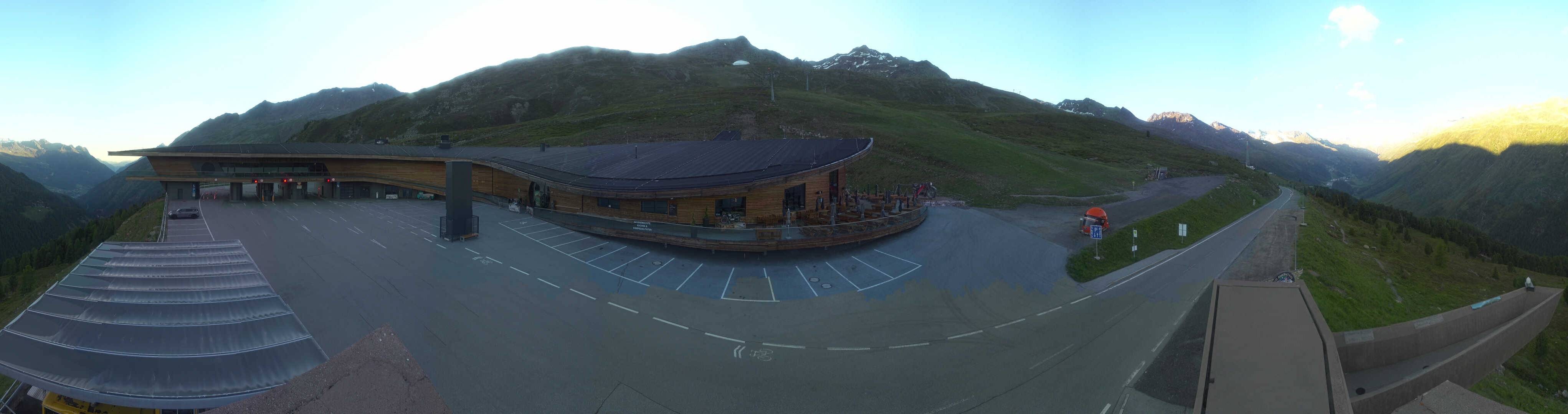 Archiv Foto Webcam Timmelsjoch: Mautstation Top Mountain Crosspoint
