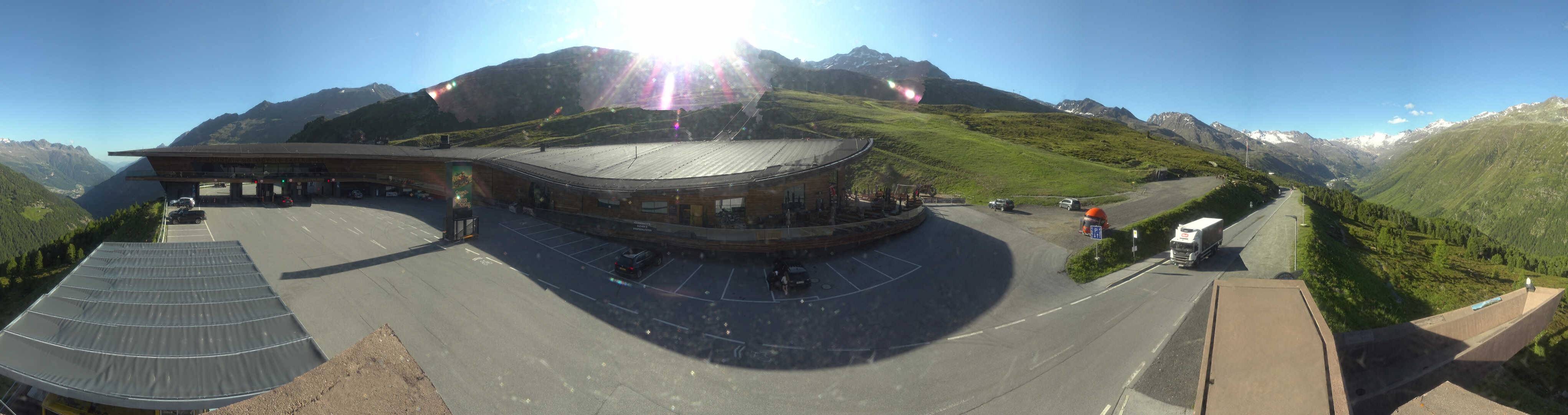 Archiv Foto Webcam Timmelsjoch: Mautstation Top Mountain Crosspoint