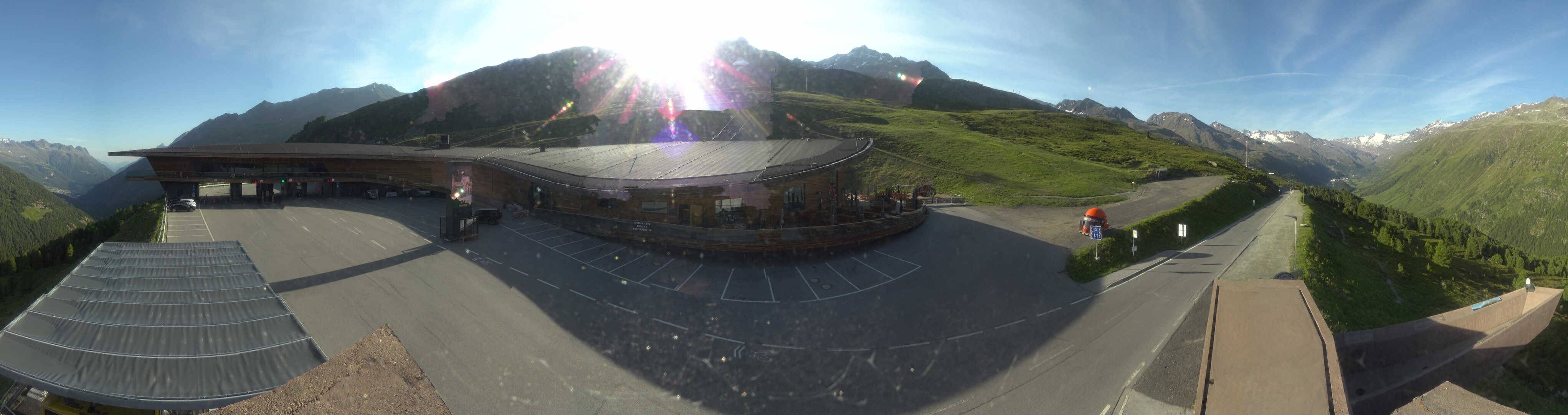 Archiv Foto Webcam Timmelsjoch: Mautstation Top Mountain Crosspoint