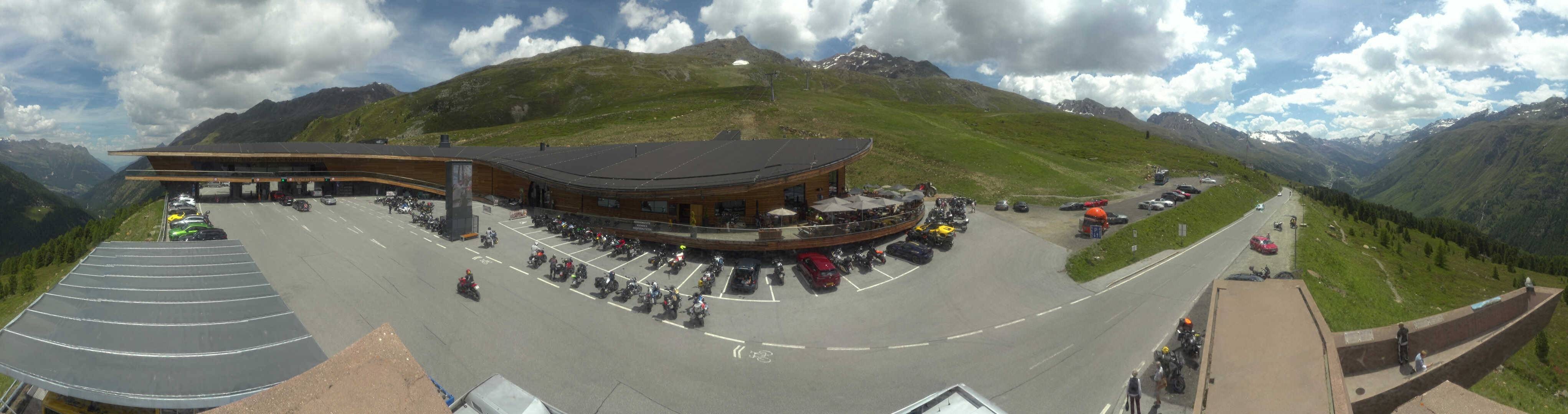 Archiv Foto Webcam Timmelsjoch: Mautstation Top Mountain Crosspoint