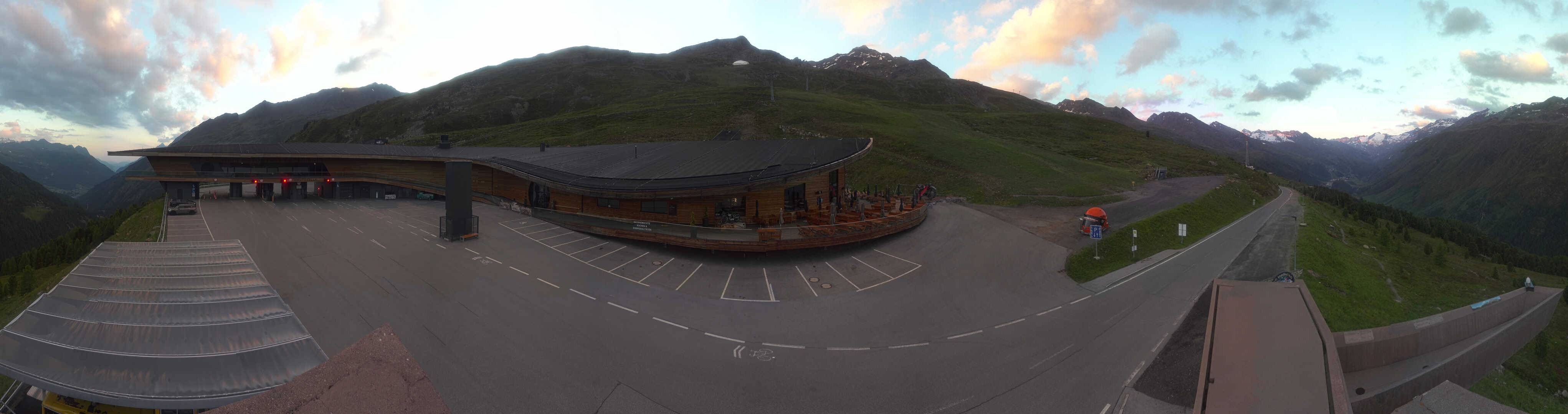 Archiv Foto Webcam Timmelsjoch: Mautstation Top Mountain Crosspoint