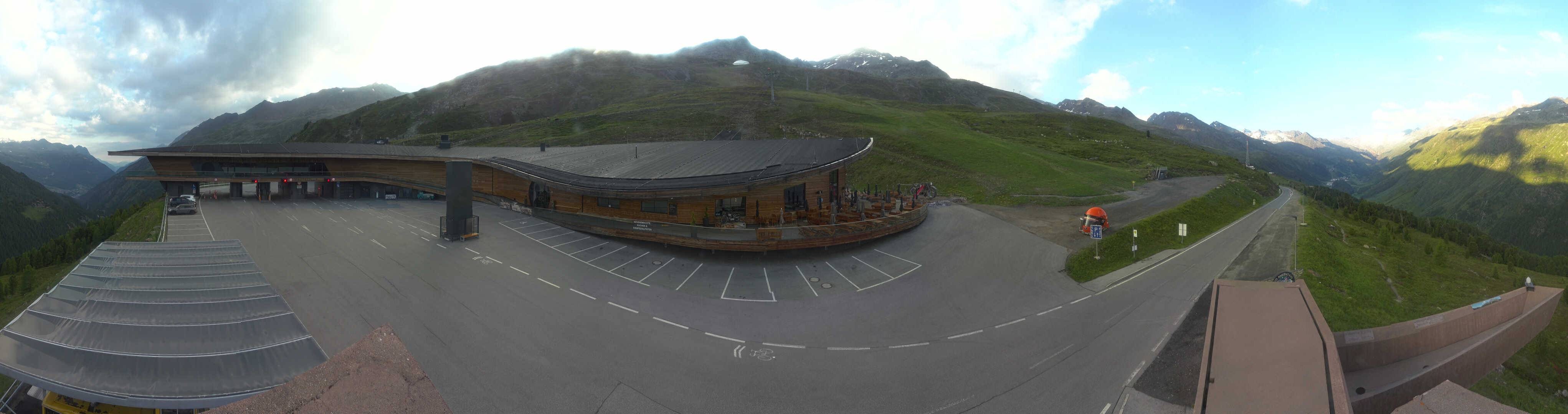 Archiv Foto Webcam Timmelsjoch: Mautstation Top Mountain Crosspoint