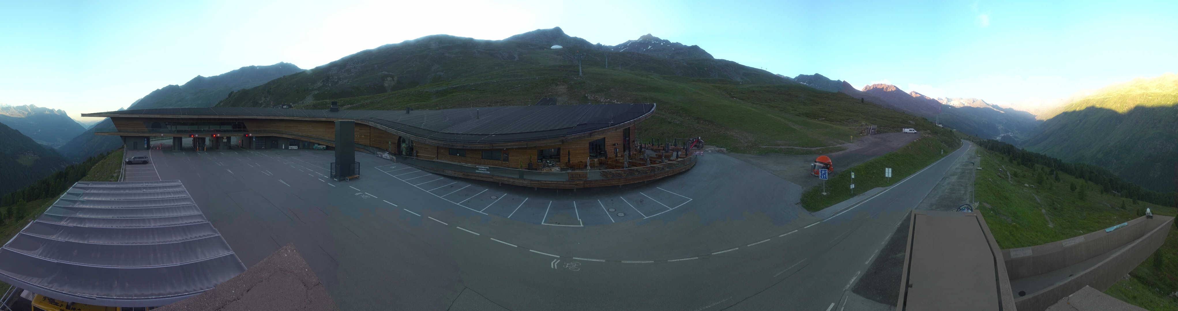 Archiv Foto Webcam Timmelsjoch: Mautstation Top Mountain Crosspoint