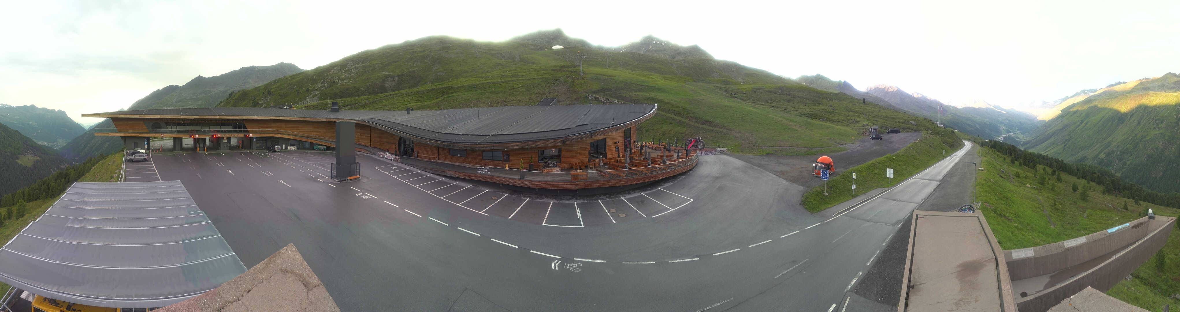 Archiv Foto Webcam Timmelsjoch: Mautstation Top Mountain Crosspoint