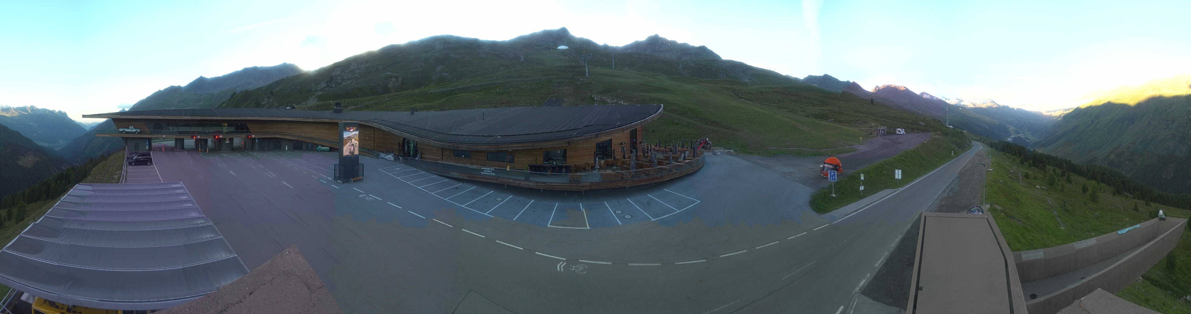 Archiv Foto Webcam Timmelsjoch: Mautstation Top Mountain Crosspoint