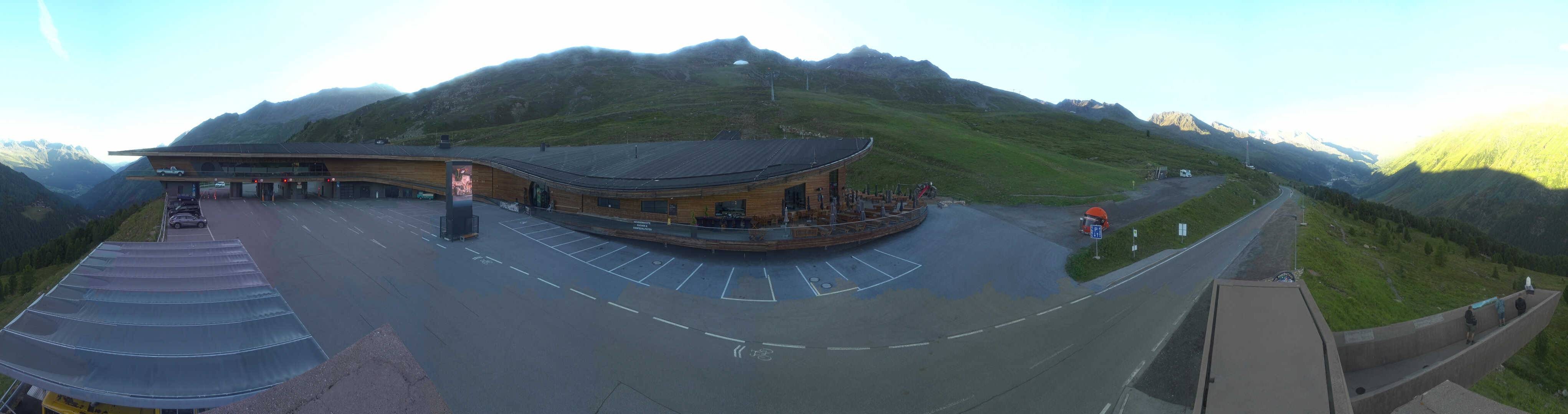 Archiv Foto Webcam Timmelsjoch: Mautstation Top Mountain Crosspoint