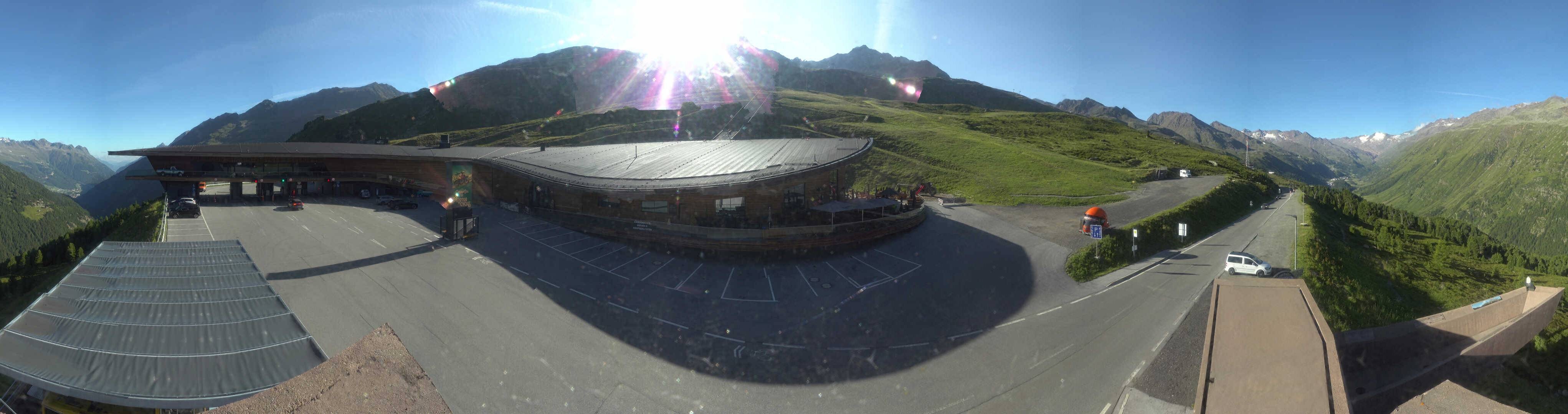 Archiv Foto Webcam Timmelsjoch: Mautstation Top Mountain Crosspoint