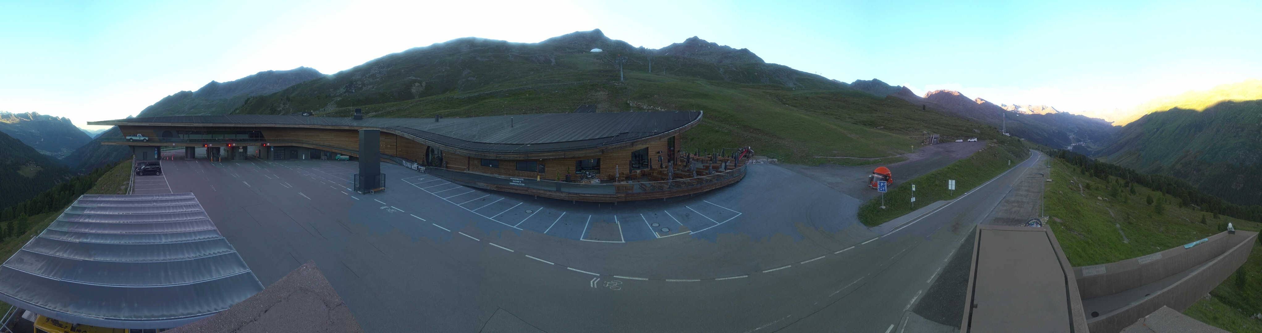 Archiv Foto Webcam Timmelsjoch: Mautstation Top Mountain Crosspoint