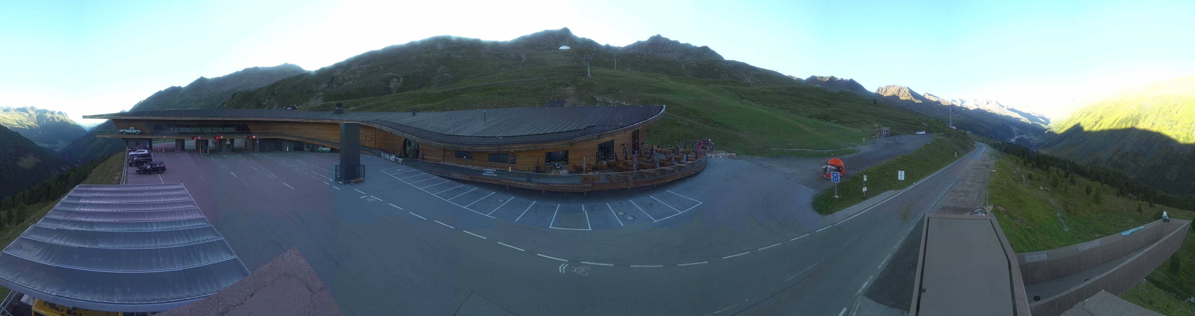 Archiv Foto Webcam Timmelsjoch: Mautstation Top Mountain Crosspoint
