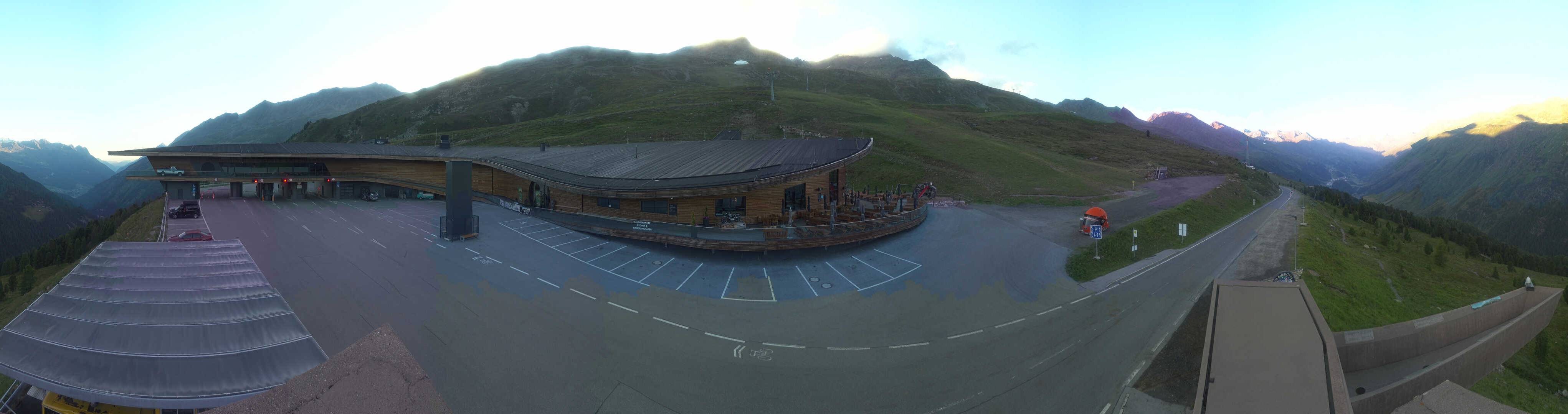 Archiv Foto Webcam Timmelsjoch: Mautstation Top Mountain Crosspoint