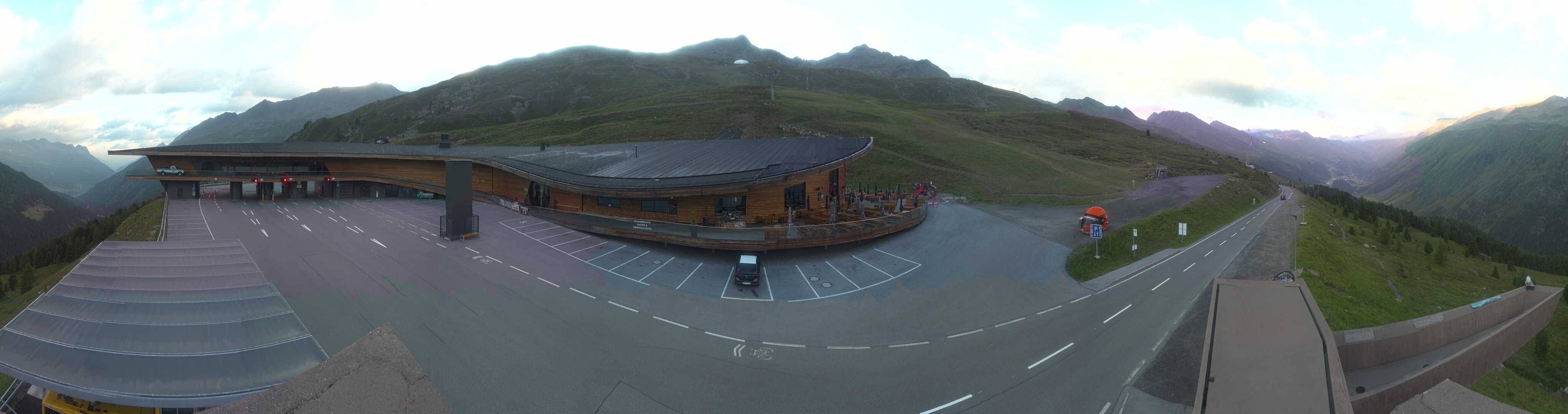 Archiv Foto Webcam Timmelsjoch: Mautstation Top Mountain Crosspoint