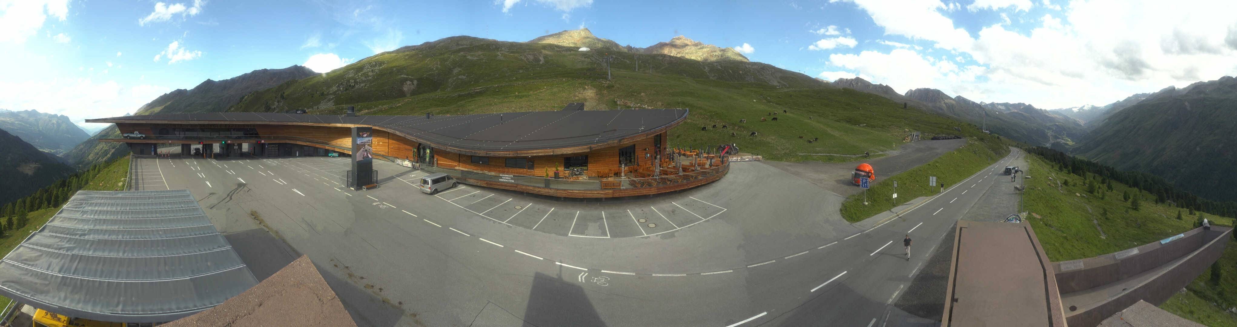 Archiv Foto Webcam Timmelsjoch: Mautstation Top Mountain Crosspoint