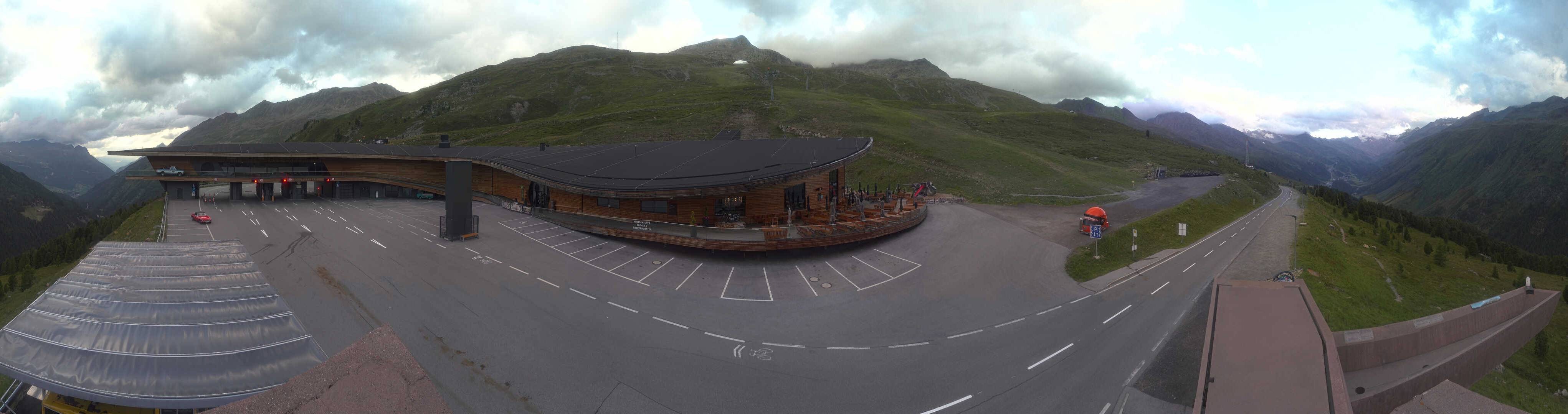 Archiv Foto Webcam Timmelsjoch: Mautstation Top Mountain Crosspoint