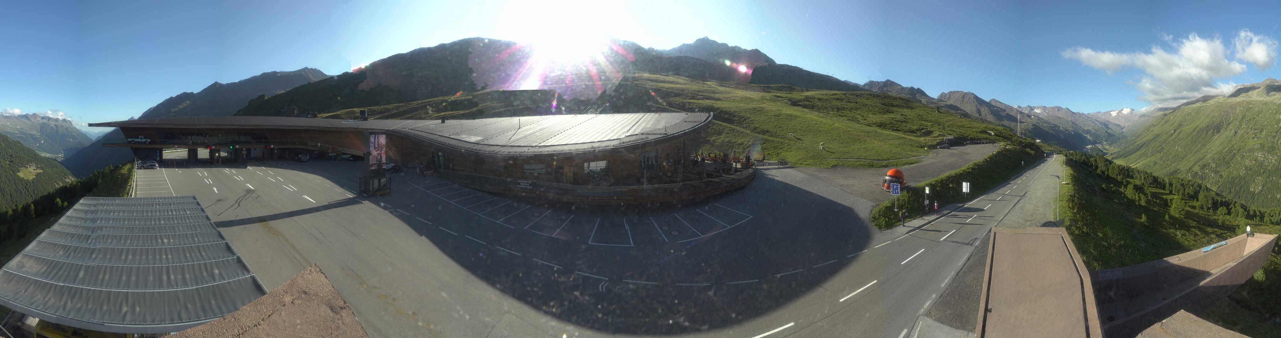 Archiv Foto Webcam Timmelsjoch: Mautstation Top Mountain Crosspoint