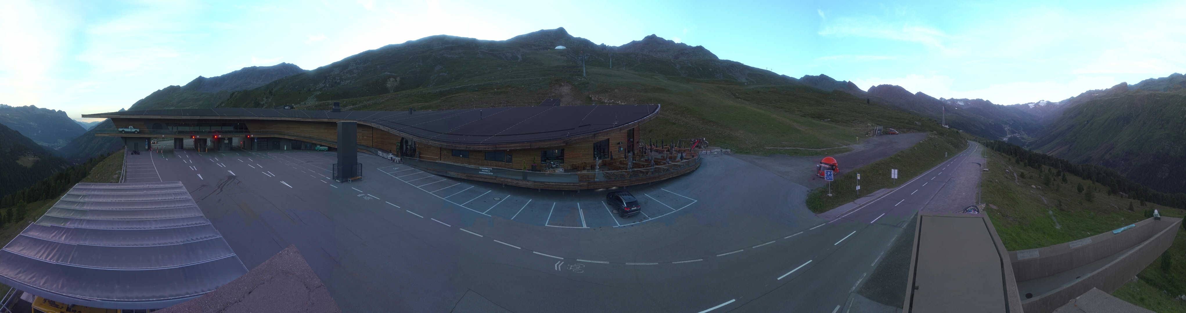 Archiv Foto Webcam Timmelsjoch: Mautstation Top Mountain Crosspoint