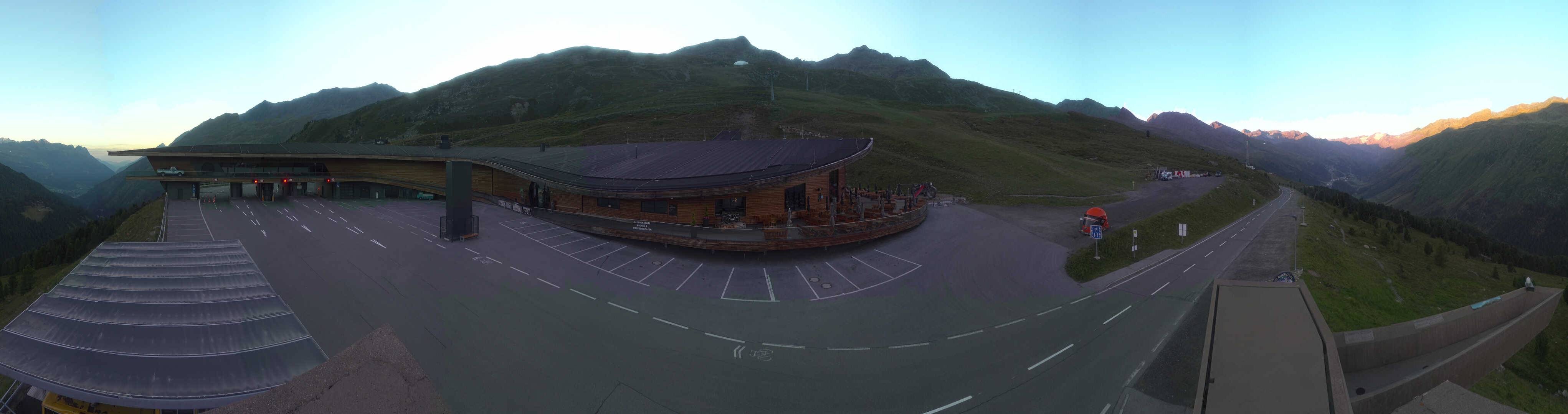 Archiv Foto Webcam Timmelsjoch: Mautstation Top Mountain Crosspoint