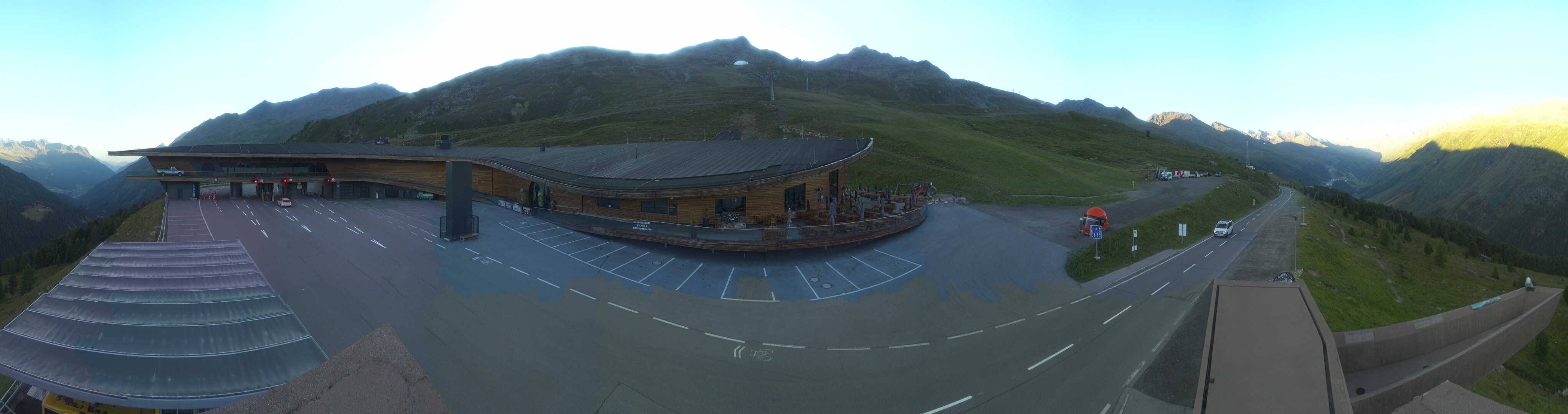 Archiv Foto Webcam Timmelsjoch: Mautstation Top Mountain Crosspoint