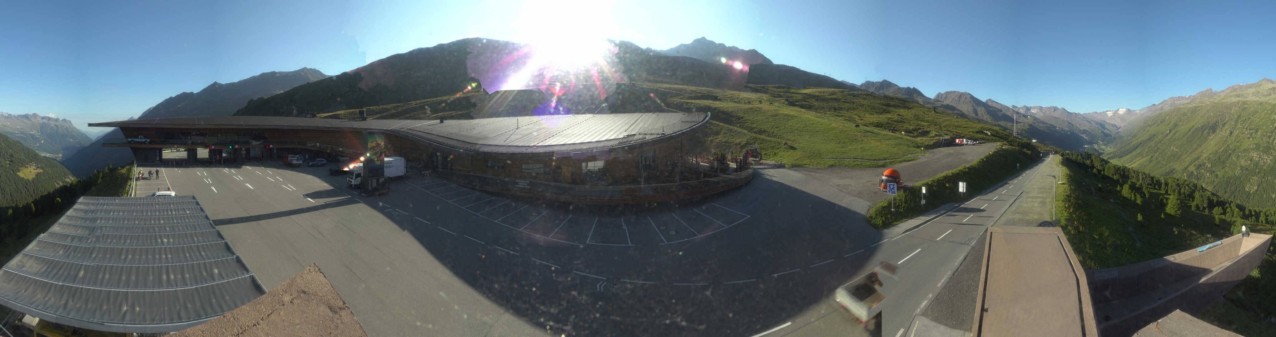 Archiv Foto Webcam Timmelsjoch: Mautstation Top Mountain Crosspoint