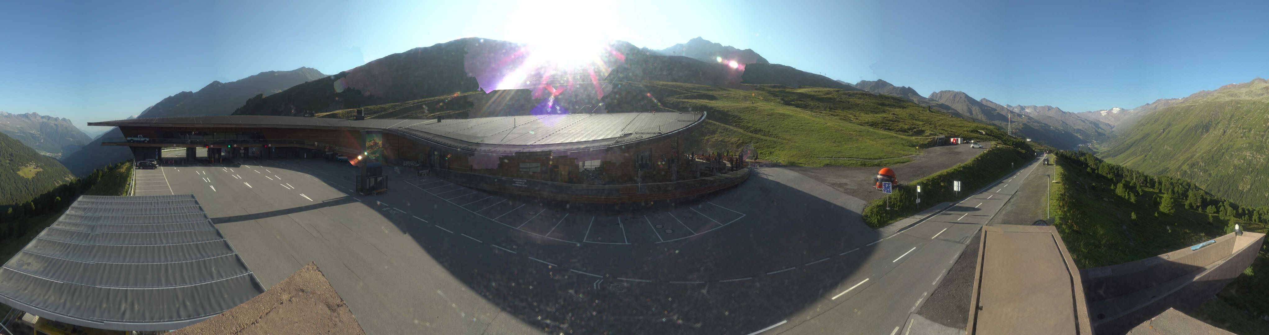 Archiv Foto Webcam Timmelsjoch: Mautstation Top Mountain Crosspoint