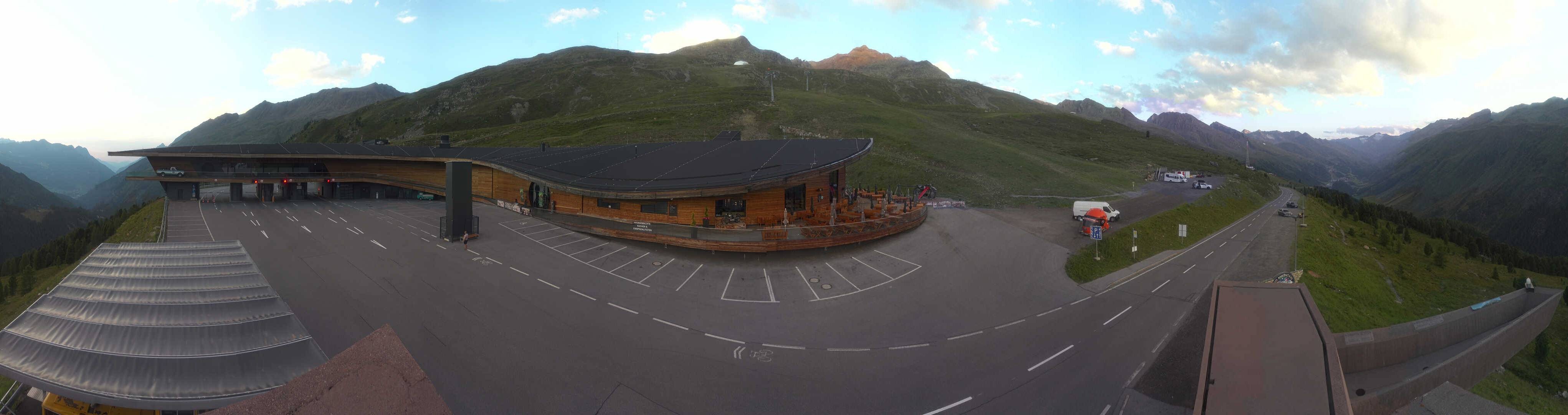Archiv Foto Webcam Timmelsjoch: Mautstation Top Mountain Crosspoint