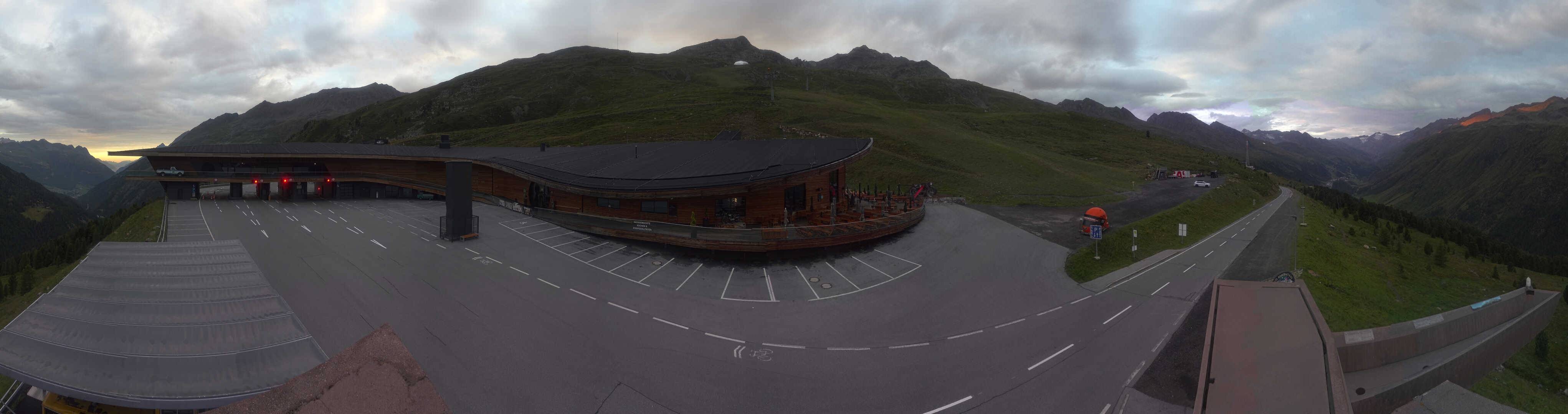 Archiv Foto Webcam Timmelsjoch: Mautstation Top Mountain Crosspoint