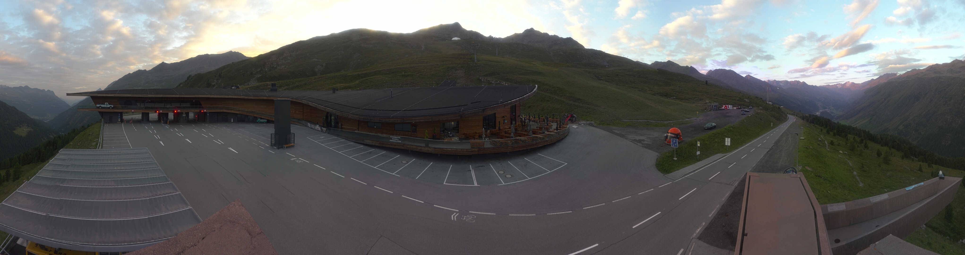 Archiv Foto Webcam Timmelsjoch: Mautstation Top Mountain Crosspoint