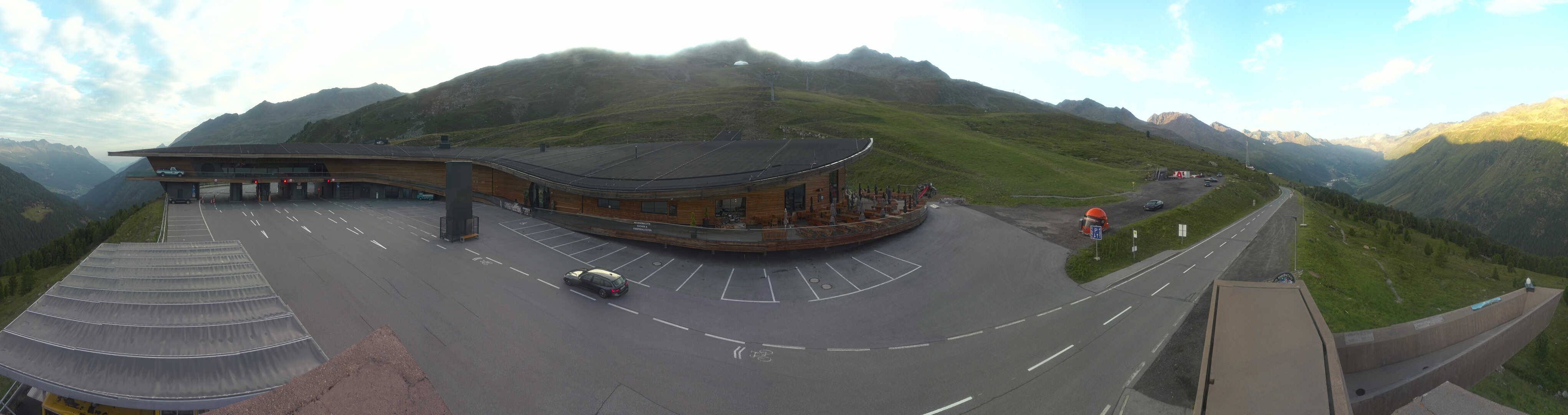 Archiv Foto Webcam Timmelsjoch: Mautstation Top Mountain Crosspoint