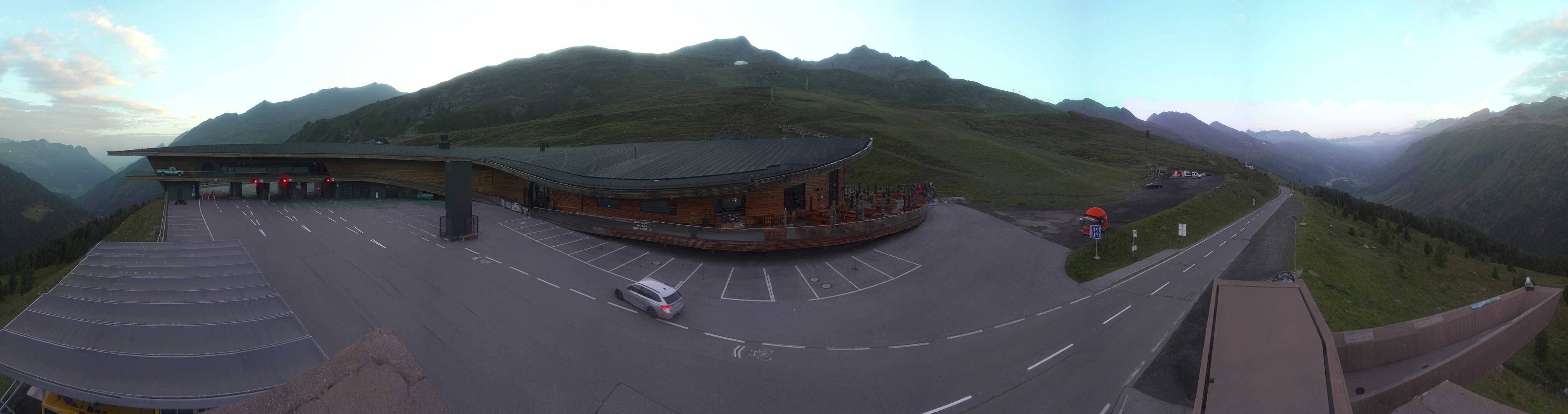 Archiv Foto Webcam Timmelsjoch: Mautstation Top Mountain Crosspoint