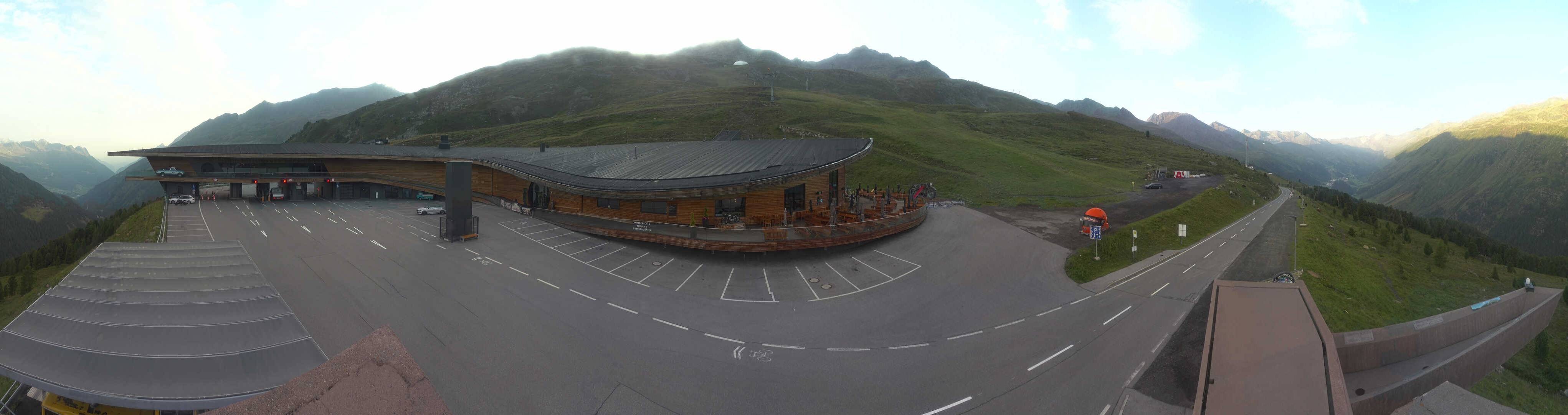 Archiv Foto Webcam Timmelsjoch: Mautstation Top Mountain Crosspoint