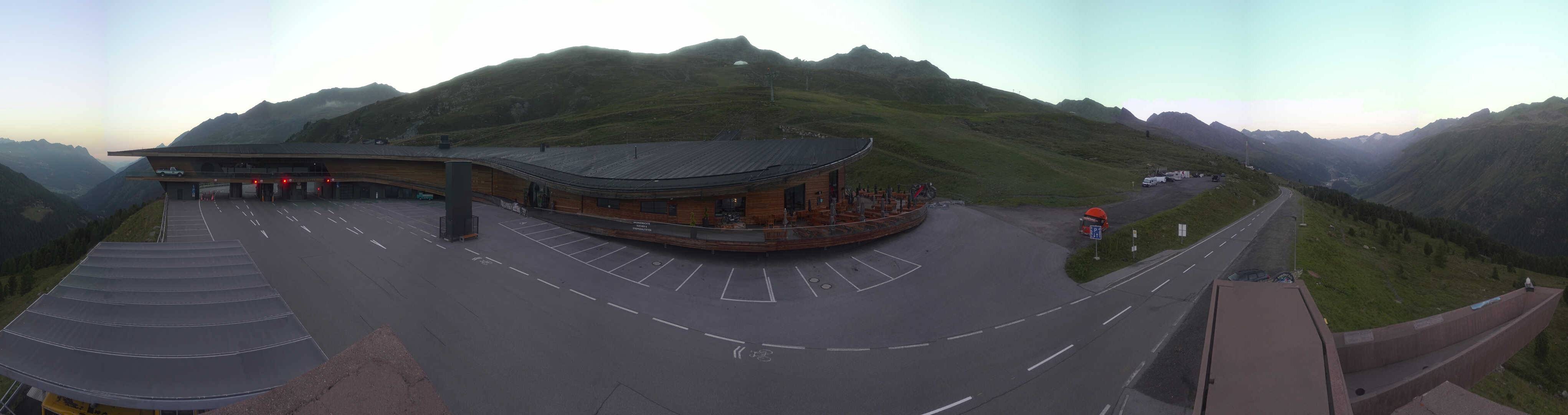 Archiv Foto Webcam Timmelsjoch: Mautstation Top Mountain Crosspoint