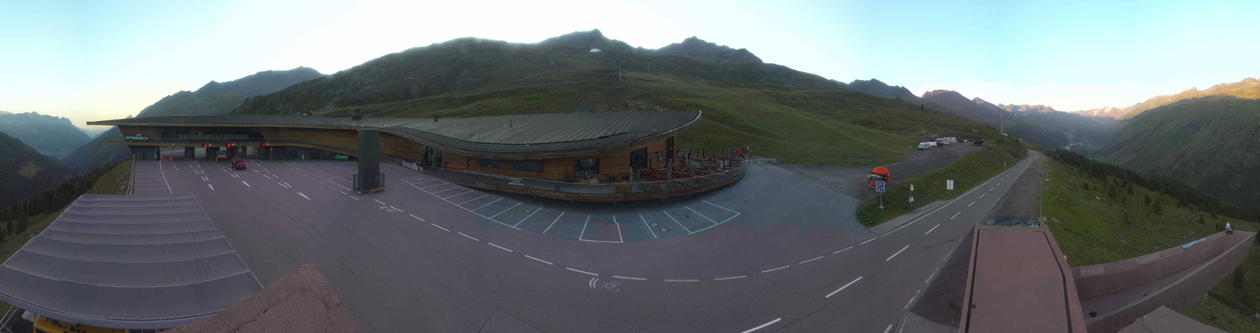 Archiv Foto Webcam Timmelsjoch: Mautstation Top Mountain Crosspoint