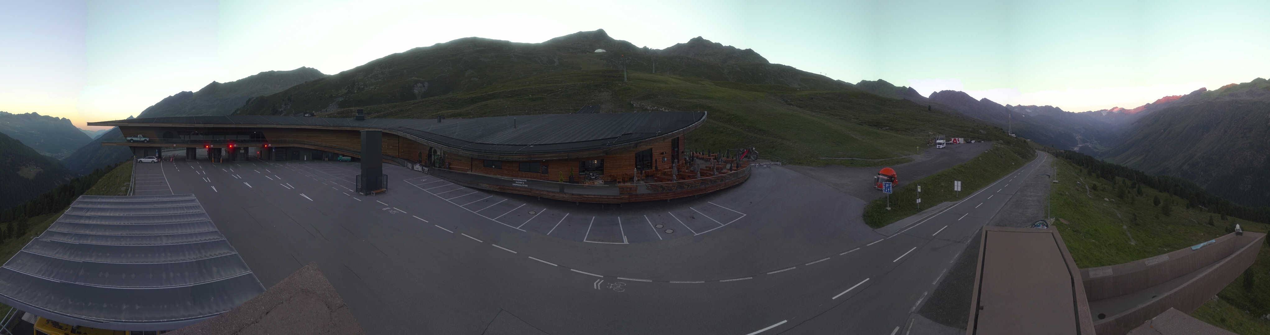 Archiv Foto Webcam Timmelsjoch: Mautstation Top Mountain Crosspoint