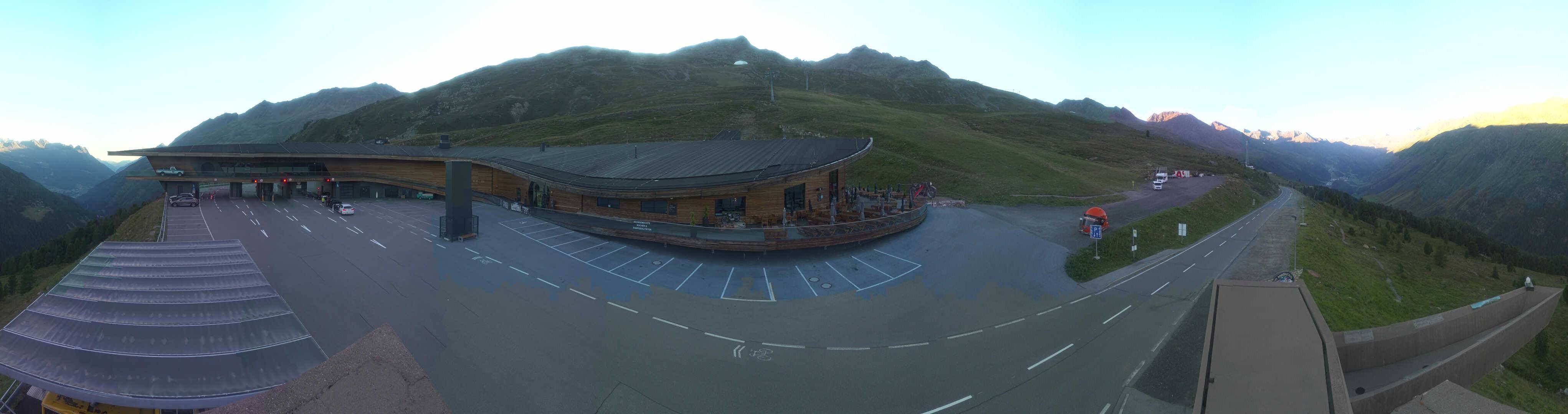 Archiv Foto Webcam Timmelsjoch: Mautstation Top Mountain Crosspoint