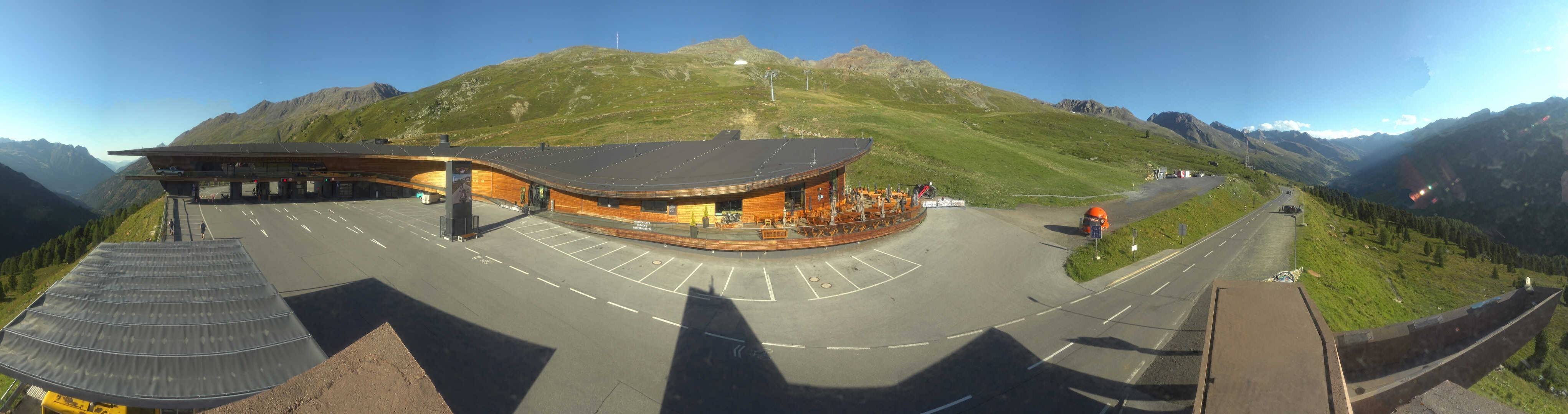 Archiv Foto Webcam Timmelsjoch: Mautstation Top Mountain Crosspoint