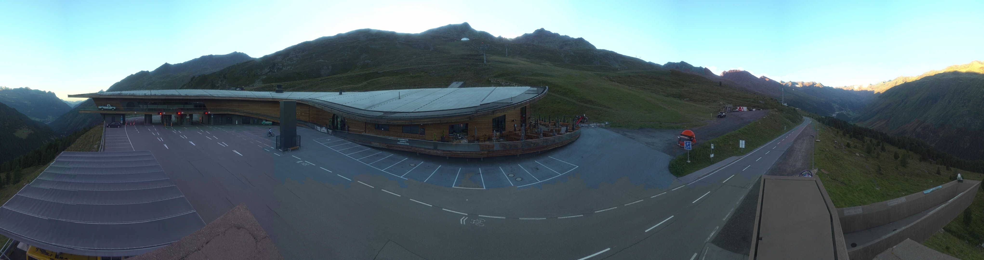 Archiv Foto Webcam Timmelsjoch: Mautstation Top Mountain Crosspoint